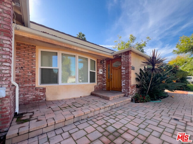 Foto del edificio - 15424 Camarillo St