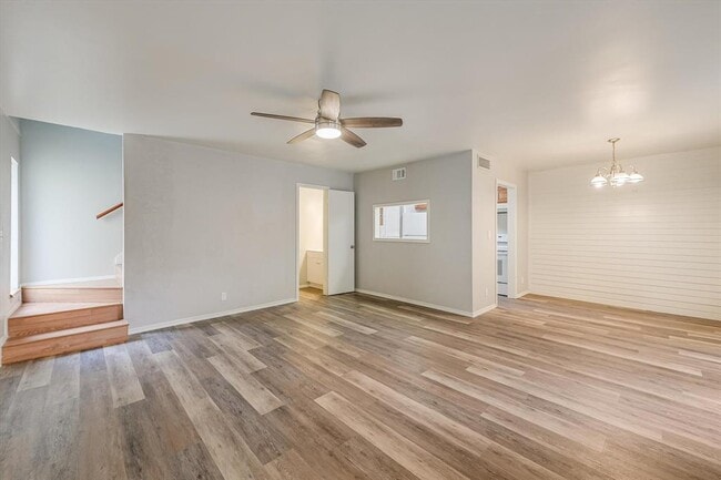 Foto del edificio - 6718 Silvermine Dr