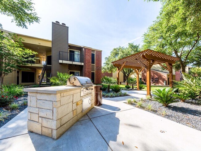 Foto del edificio - 1003 Justin Ln