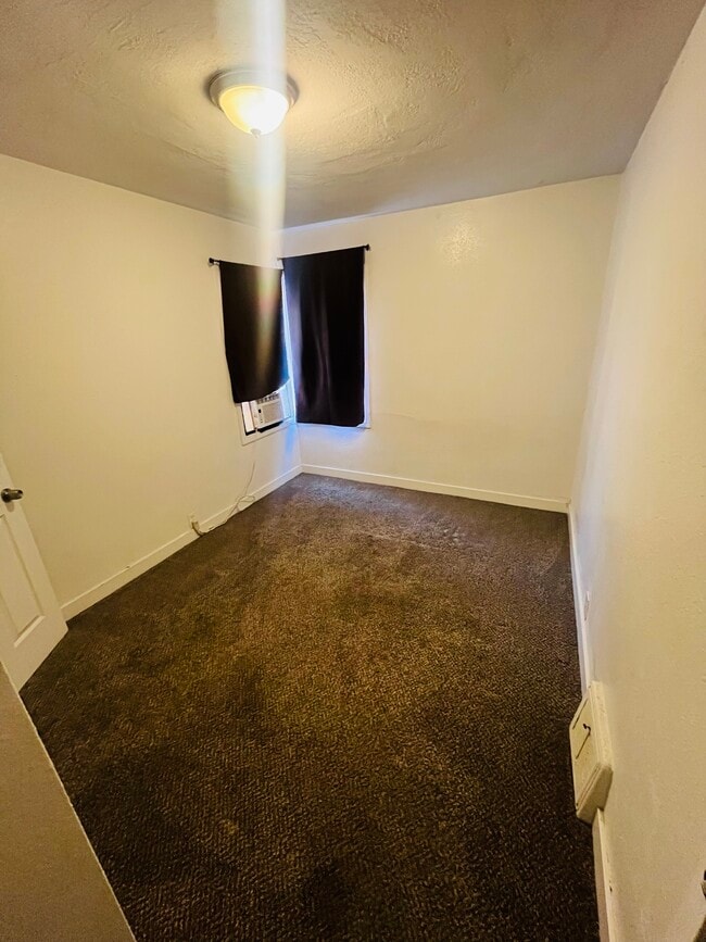 Foto del edificio - 3347 Porter Ave