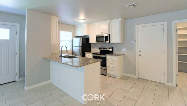 Photo - 1013 E Edwards St House