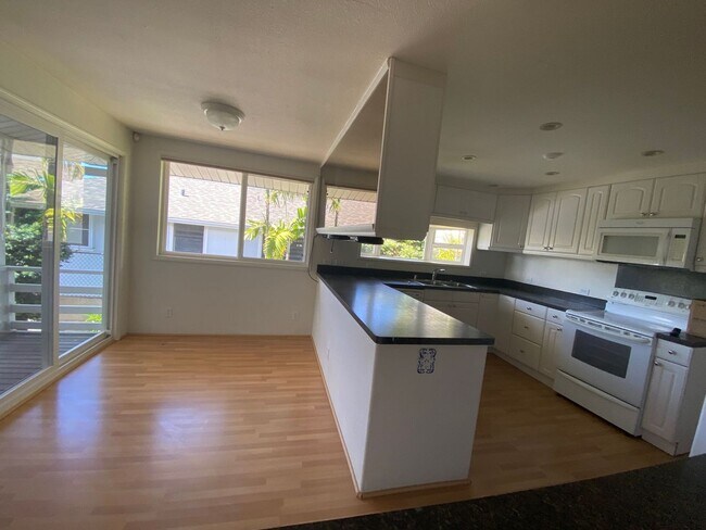 Foto del edificio - Nestled in beautiful Kahala