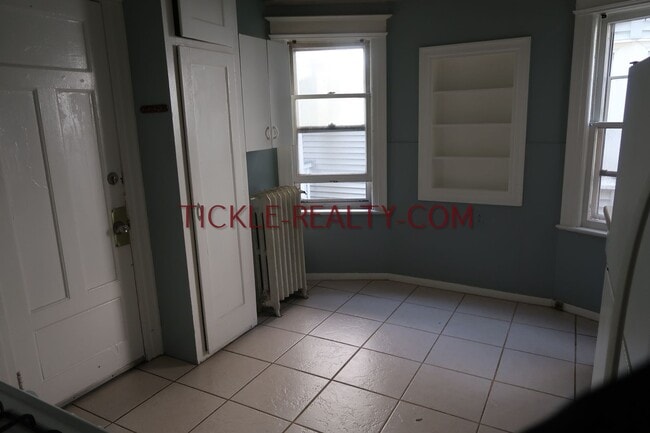 Building Photo - 368 Alexander St