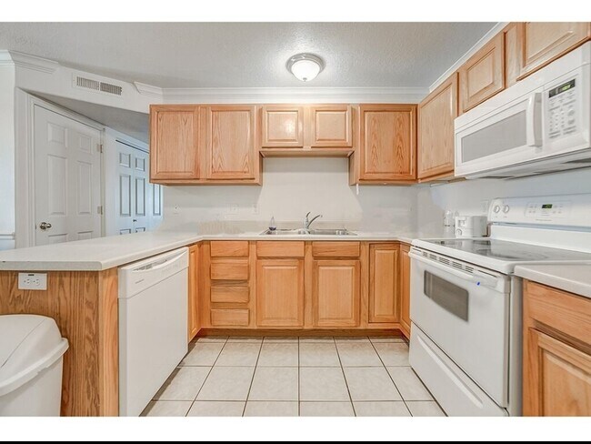 Cocina - 543 N University Ave