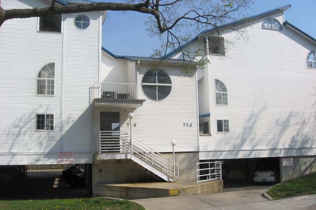 Foto del edificio - 714 W Elm St