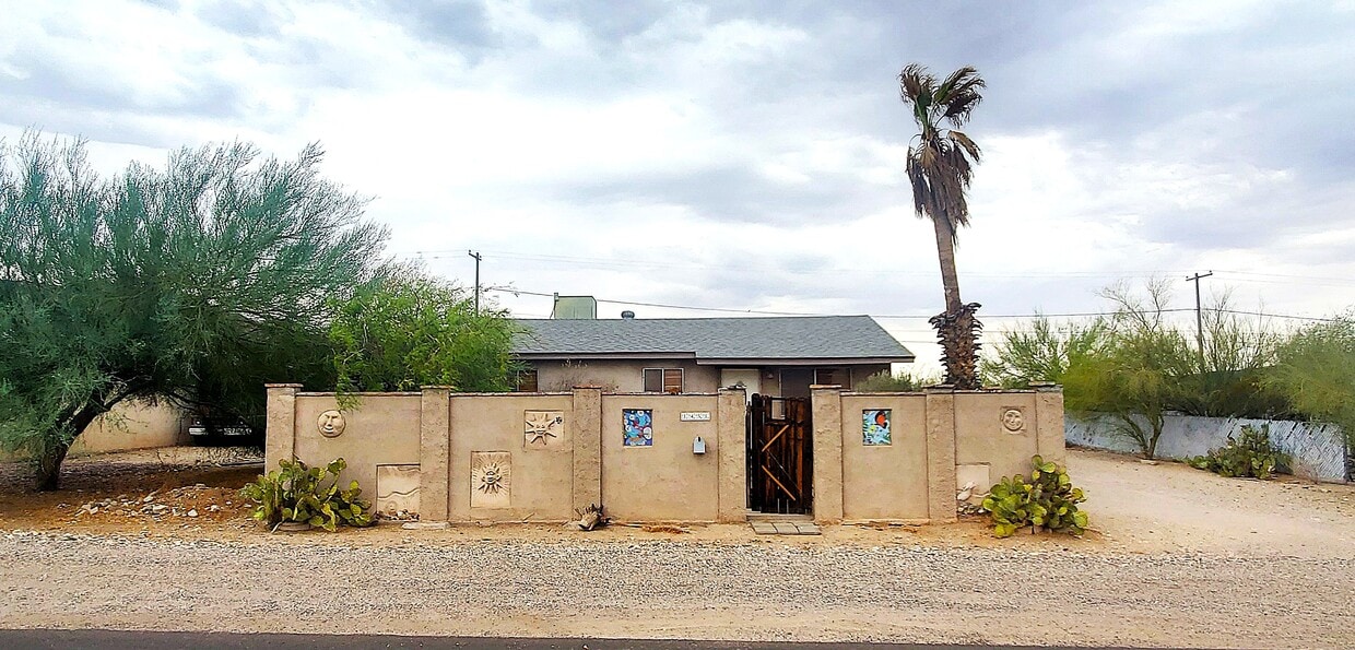 Primary Photo - 1451 N Kilbright Ave