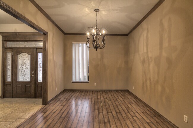 Foto del edificio - Regency Pointe Addition- Community Pool- 3169  Sq. Ft. Home - Large Safe Room- Edmond Schools