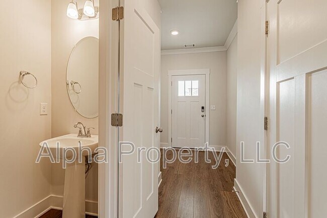 Foto del edificio - 32 Mardale Ln