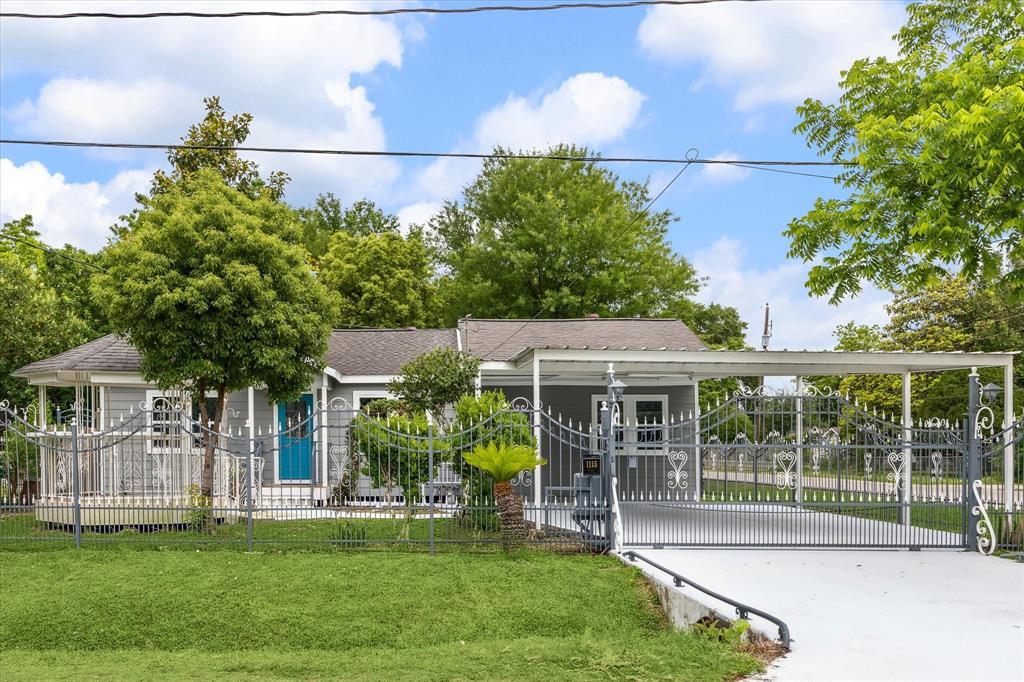 Foto principal - 1115 Westford St