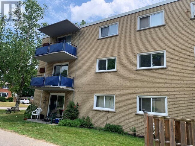 Photo du bâtiment - 1075 Brenchley St