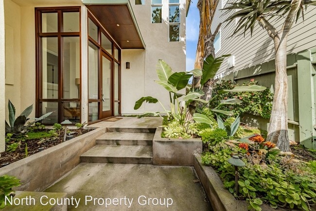 Building Photo - 3 br, 3.5 bath House - 215 Pacific Ave