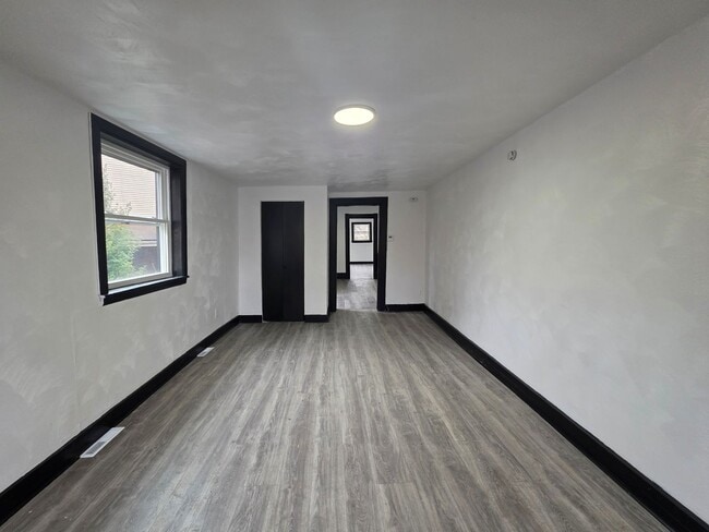 Photo - Updated 1 bedroom 1 bath for rent in Arlington! House
