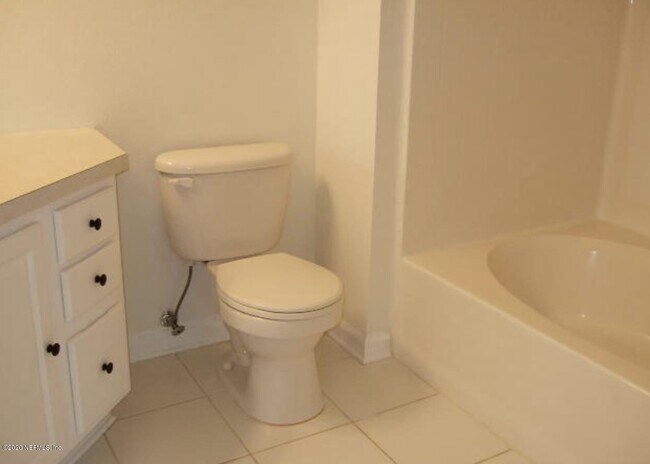 Foto del edificio - 7990 Baymeadows Rd E