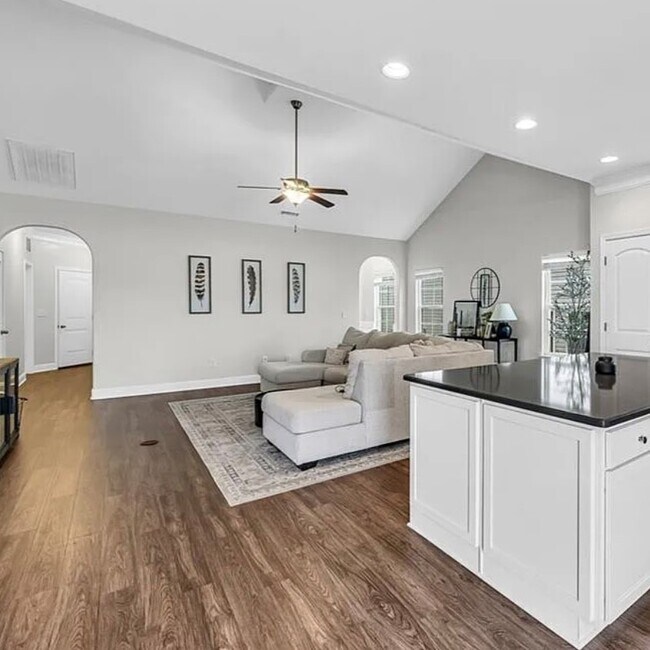 Building Photo - 5536 Marblehead Dr