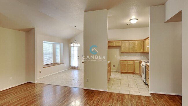 Foto del edificio - 21886 Pioneer Cir
