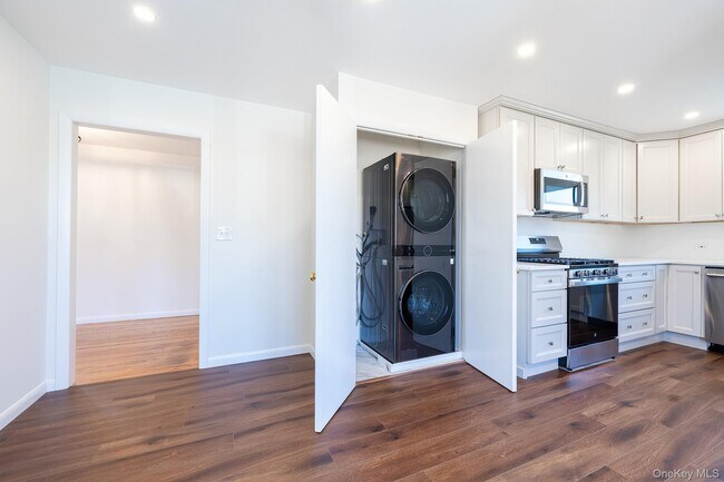 Foto del edificio - 107 Woodside Ave