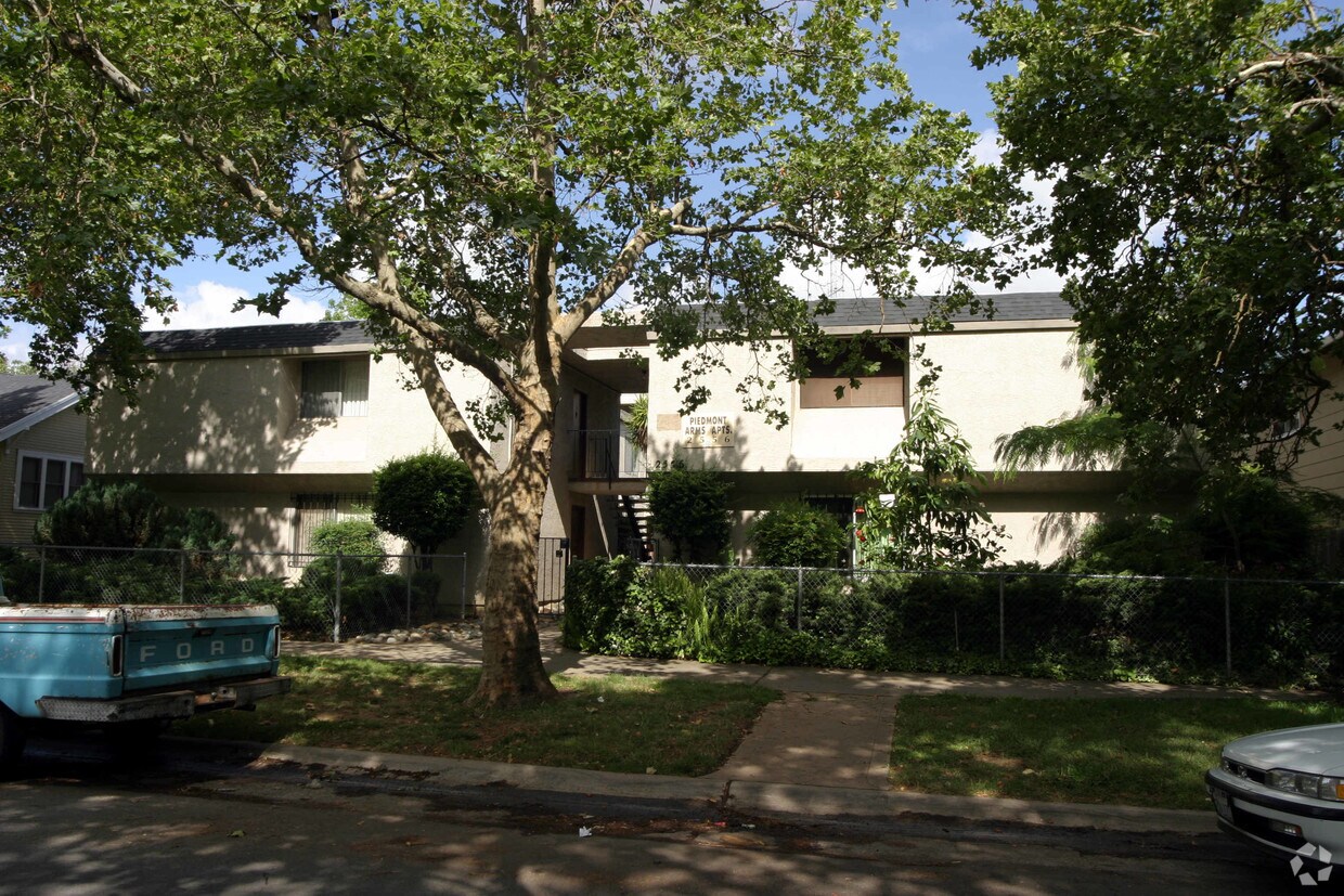 Building Photo - Elizabeth Apartments