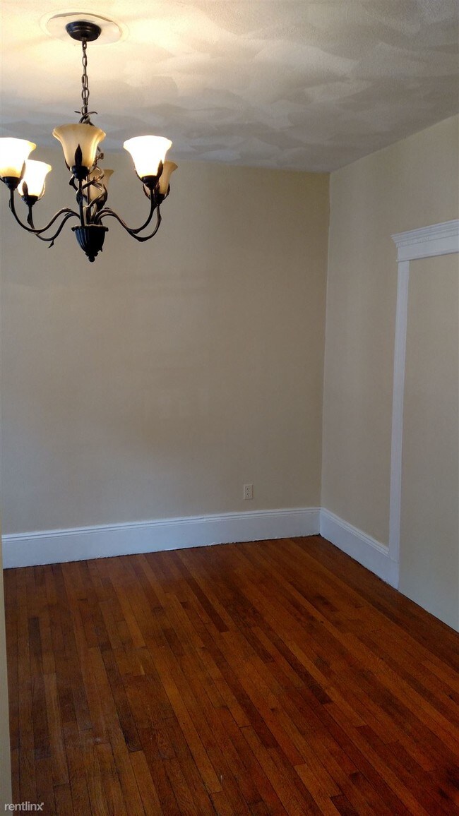 Building Photo - 39 Chester St