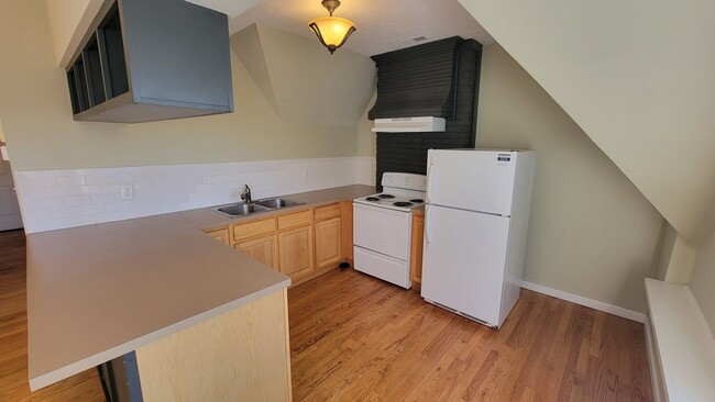 Building Photo - 1003 S 1st St