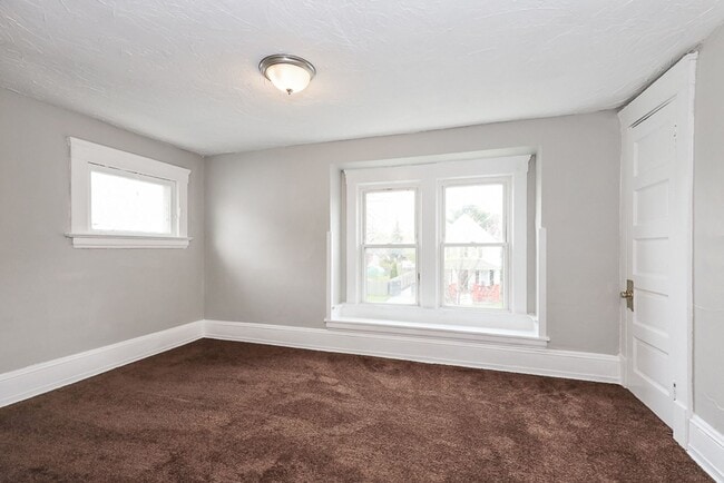 Foto del edificio - Spacious 3 bedroom/1 bath Single house! Ga...