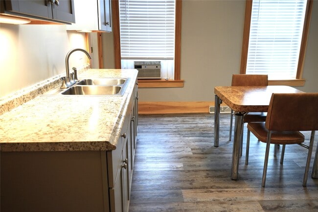 Foto del edificio - 54 Central Ave