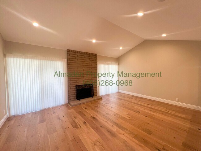 Building Photo - Remodeled Single-story Home near Award Win...