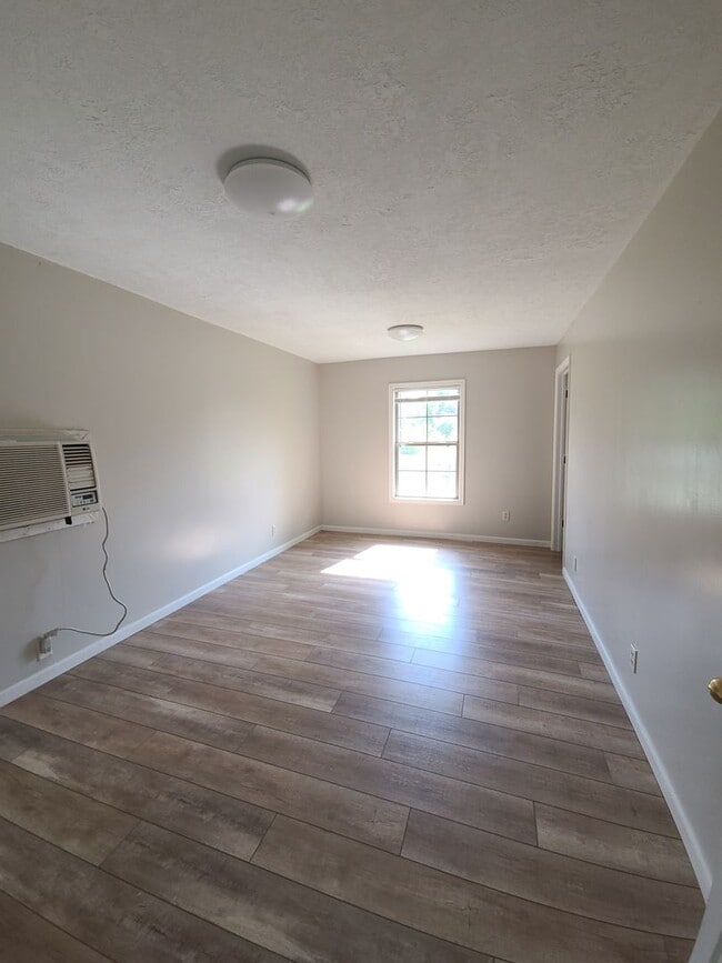 Building Photo - Cute 2/2 Apartment in Moss Bluff!