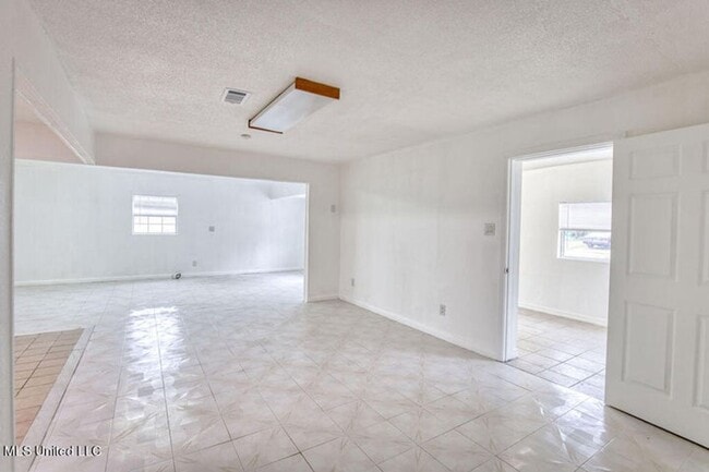 Foto del edificio - House for Rent