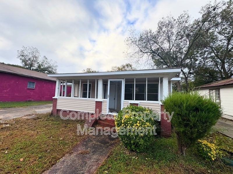 Primary Photo - 18 Center St