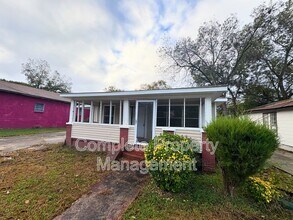 Building Photo - 18 Center St