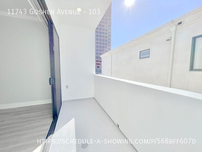 Foto del edificio - Beautiful modern large 1 Bedroom + 1 Bath ...