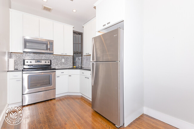 Foto del edificio - 2164 Fulton St