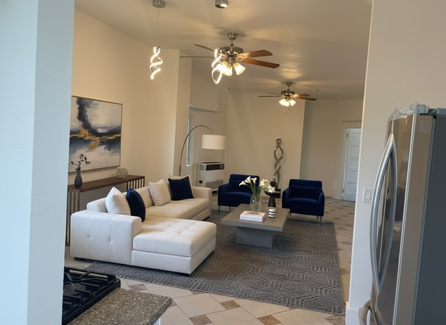 Foto del edificio - 704 S Soto St