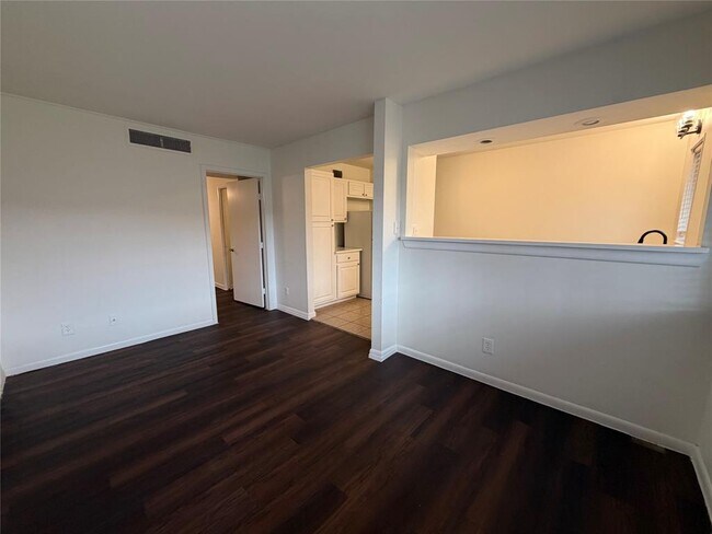 Foto del edificio - 3304 Red River St