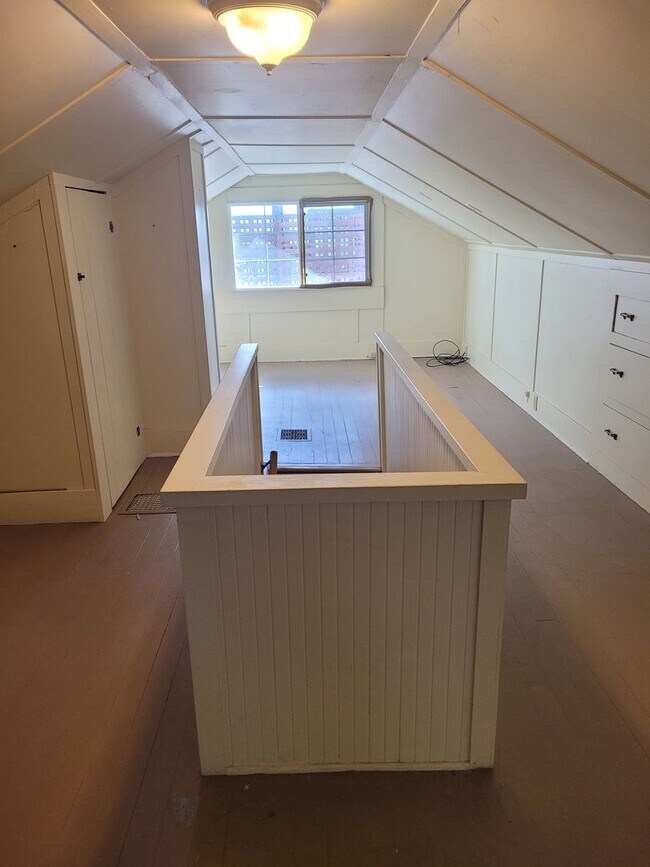 Building Photo - 3 bedroom 2 bath