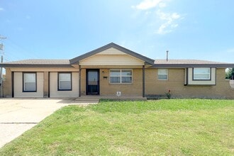 Building Photo - 3137 SW 65th Pl