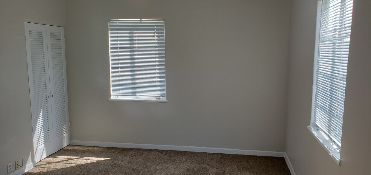 Primary Photo - 139 Tamarisk Rd