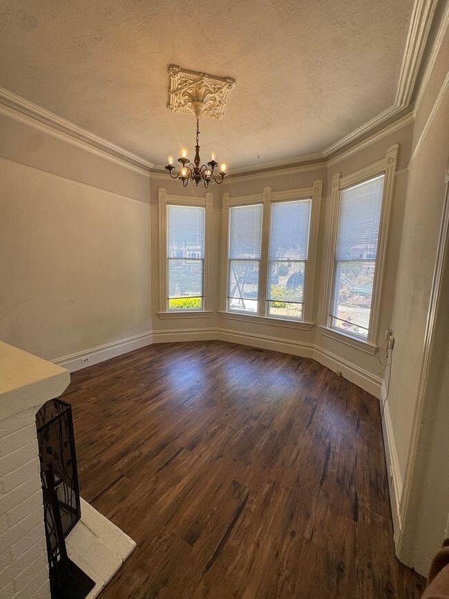 Building Photo - Charming Alameda Gem on Clinton Ave | Steps from the Island's Best