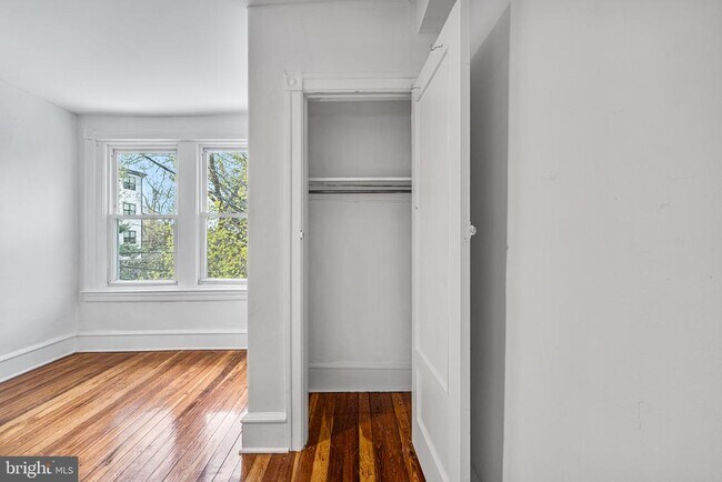 Foto del edificio - 5930 Ridge Ave