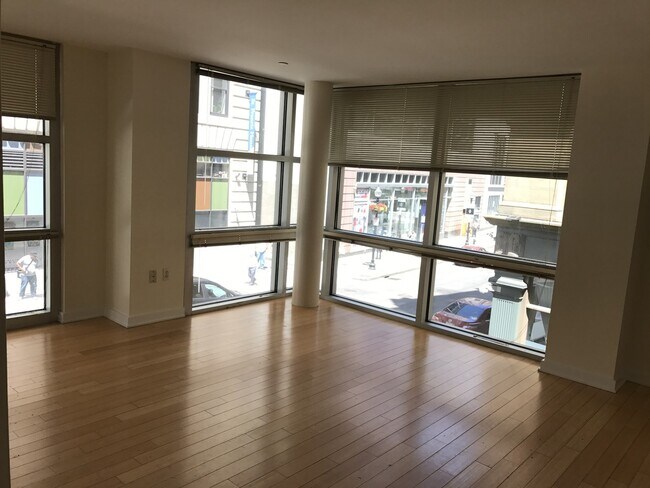 Building Photo - 215 Tremont St