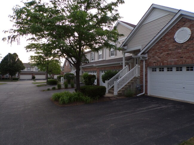 Building Photo - 1595 Millbrook Dr