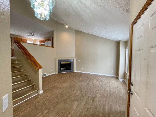 Building Photo - STUNNING SOUTH HILL HOME