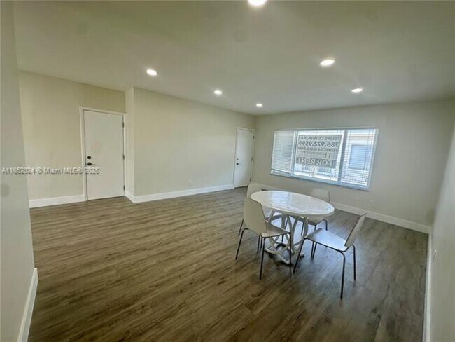 Foto del edificio - 8125 Hawthorne Ave