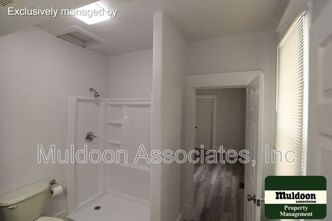 Building Photo - 904 E B St