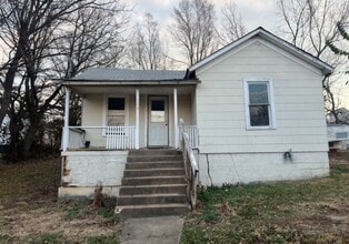 Building Photo - 303 Cardinal St