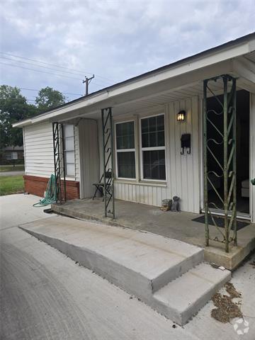 Building Photo - 1942 Haltom Rd