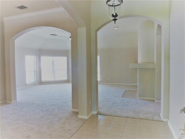 Building Photo - 1302 Pine Trail