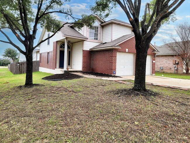 Foto del edificio - Inviting 3BR/2.5BA with Spacious Bedrooms & Great Outdoor Space