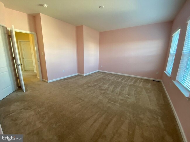 Building Photo - 305 N Bayberry Pkwy