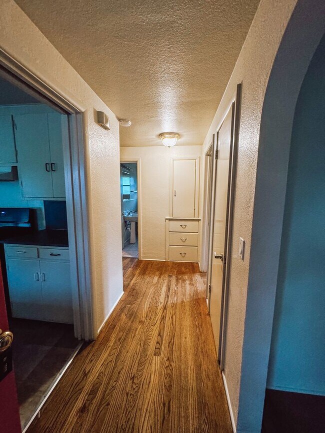 Foto del edificio - Charming 3 Bedroom in River Road Area!